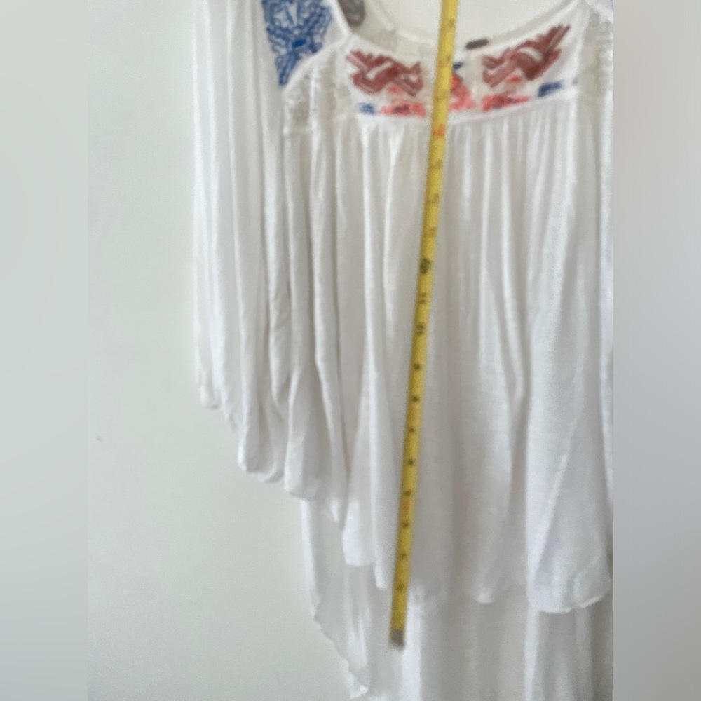 𝓯𝓹 FREE PEOPLE Movement by Free People White Top with Blue and Red Embroidery - Picture 4 of 12